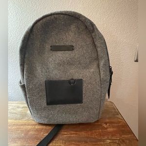 NEW Sherpani laptop backpack padded for laptop. NWT detachable coin purse